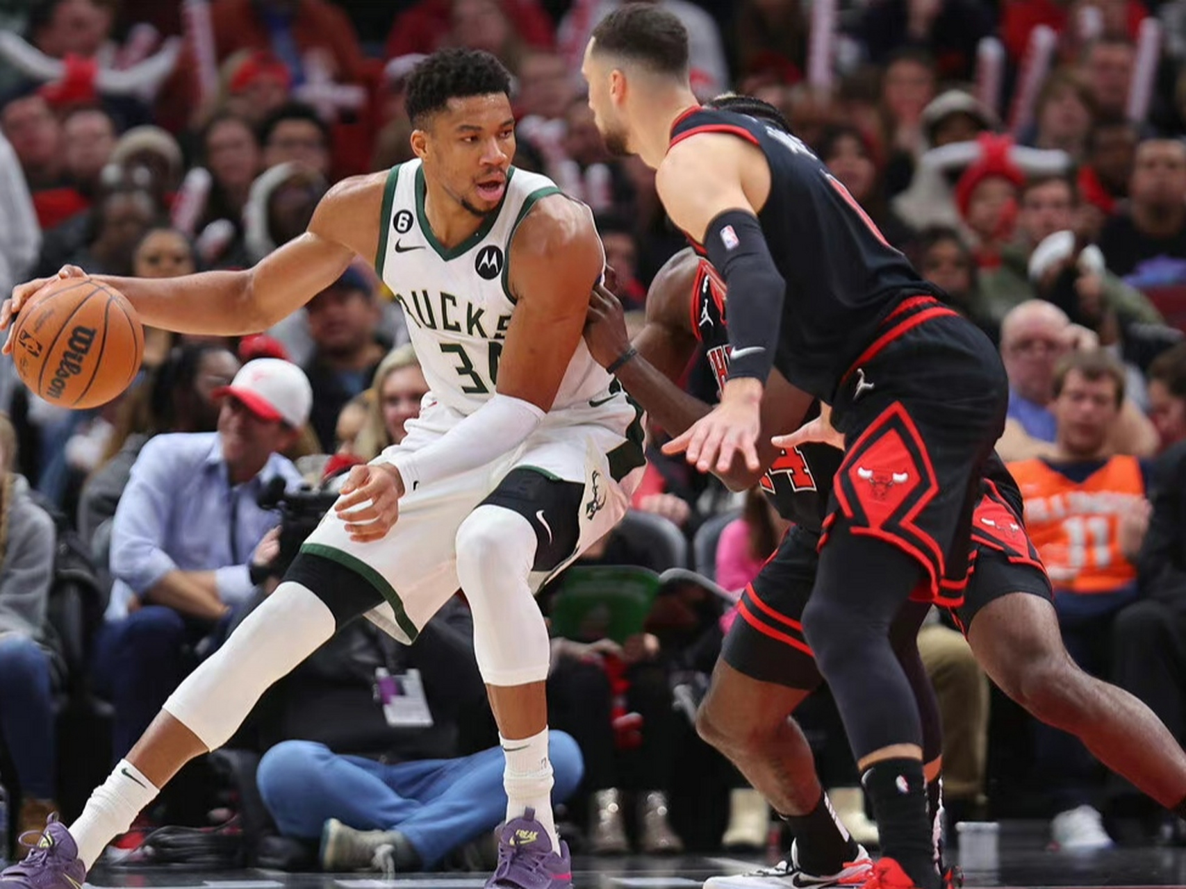 篮网主场惨败雄鹿，面对系列赛溃败